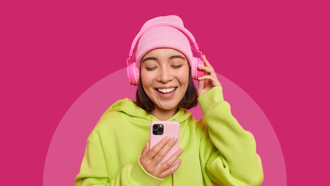 Start Listening Now: Top 5 Podcasts for Tour Operators in 2024